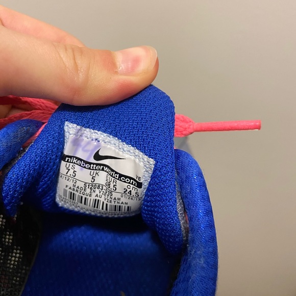 nike tennis shoes - Picture 5 of 8